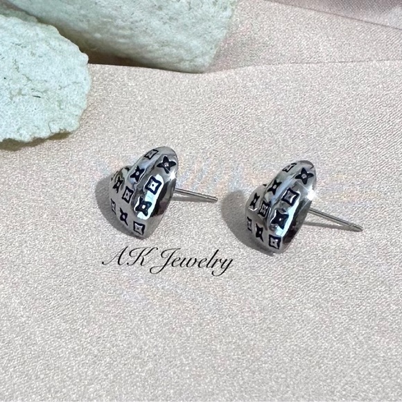 💎EARRINGS, Pierced Heart, Silver and Black (l34) - Picture 5 of 6